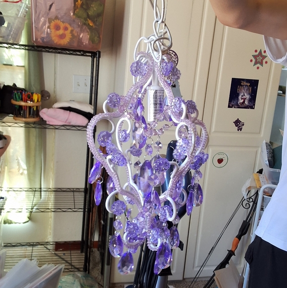 Small purple and white chandelier - Picture 5 of 12